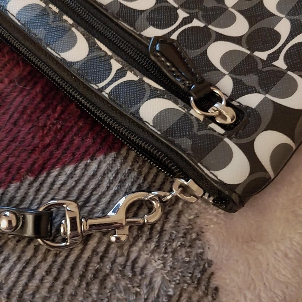 Coach wristlet - Picture 8 of 8